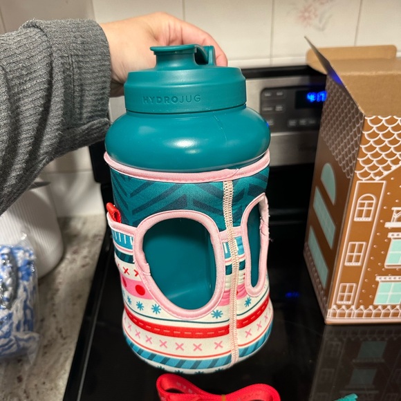 Christmas Edition Hydrojug - Picture 3 of 4